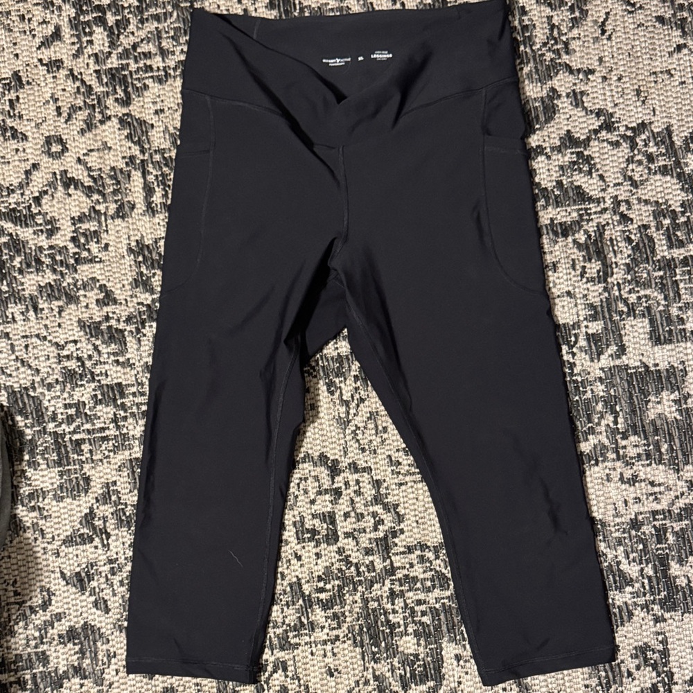 Old Navy Women’s 3/4 Length Black Leggings